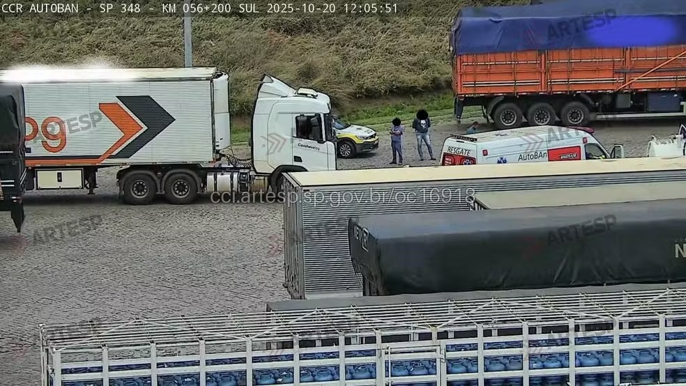  Caminhoneiro é encontrado morto dentro da boleia na Bandeirantes